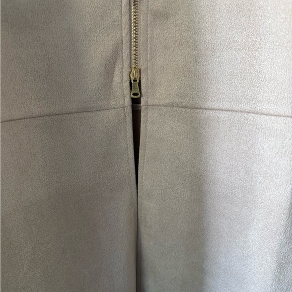 Stunning Size S suede-like skirt NYC Beige A-Line Women's Skirt NWT - Picture 4 of 8